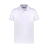 Remera polo de piqué color blanco, de manga corta, con cuello camisero, cierre frontal de dos botones y sutil bordado del logo en el pecho.