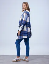 Cardigan abierto con estampado animal print, de mangas 3/4 con presilla y botón para regular el largo.