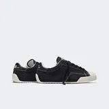 Championes de ante negro Converse Chuck Lo Pro con detalles en piel y puntera de goma blanca. Incluyen cordones intercambiables en color blanco jaspeado y negro.