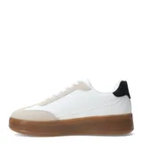 Championes urbanos de mujer con diseño de plataforma, color blanco con suela de goma color caramelo y detalle de estampado animal print en el talón.