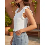 Blusa de color amarillo con textura fruncida, cuello cuadrado y mangas cortas con volados.
