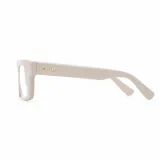 Armazón de receta de bio acetato en color beige, con diseño de forma cuadrada y líneas rectas.