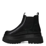 Botas tipo Chelsea de caña corta, color marfil, con paneles laterales elásticos en negro y suela de plataforma track dentada en color negro.