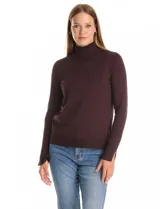 Polera de cuello alto confeccionada en tejido de punto fino, con mangas largas y detalle de tajo en los puños.