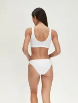 Vedetina color piel, corte clásico, sin costuras.