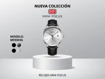 Reloj analógico Mini Focus con caja plateada, dial blanco con detalles en negro y correa de cuero negra.