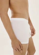Pack de dos calzoncillos tipo bóxer Hering, uno negro y otro blanco, confeccionados en tejido suave con cintura elástica con el logo de la marca grabado.