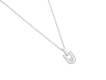 Collar plateado con dije en forma de U con incrustación de circonia.