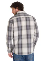 Camisa de manga larga con estampado a cuadros en tonos beige, gris y negro. Presenta cuello clásico, cierre frontal con botones y un bolsillo en el pecho con el logo de la marca.