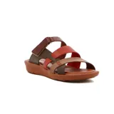 Sandalias de cuero con múltiples tiras en tonos marrones, rojos y tostados, plataforma baja y tira ajustable en el talón.