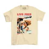 Remera de algodón color beige con estampa frontal inspirada en la película Thelma & Louise, con diseño gráfico de las protagonistas y el icónico auto.