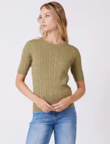 Buzo tejido marca Tahari, color verde, con cuello a la base, manga corta y diseño de ochos.