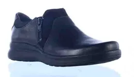 Zapatos casuales de mujer tipo botineta, confeccionados en nobuk negro, con cierre lateral y suela de goma antideslizante.