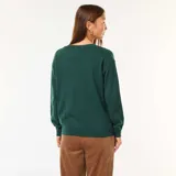 Sweater de punto fino en color verde, con escote en pico y mangas largas con puños acanalados.