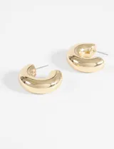 Aros tipo argolla gruesos color dorado.
