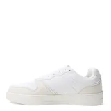 Championes blancos acordonados, con detalles en negro en el talón y en el lateral exterior.