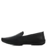 Zapato mocasín color marrón de cuero, con elásticos laterales y costuras a la vista.