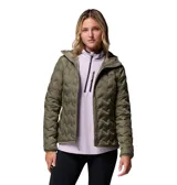 Campera técnica Columbia con tecnología Omni-Heat termorreflectante y construcción HeatSeal sin costuras. Presenta un diseño acolchado con cierre frontal, capucha integrada, bolsillos laterales con cierre y puños elásticos.