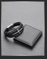 Pulsera multicapa de cuero negro con diseño trenzado y dije central de cruz en acero inoxidable.