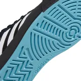 Championes Adidas Nora color negro con detalles en blanco y celeste.