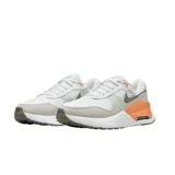 Championes Nike Air Max Systm de diseño deportivo, color blanco con detalles en gris claro, negro y verde neón. Presentan el logo de la marca en negro en el lateral y una unidad de aire visible en el talón con marco verde neón.
