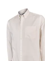 Camisa de manga larga RKF modelo Wf Pb, confeccionada en algodón con patrón de cuadros en tonos beige y blanco. Cuenta con cuello abotonado, cierre frontal de botones, bolsillo en el pecho con logo bordado y calce regular.