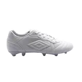 Championes de fútbol Umbro modelo Touch FG, color blanco, con diseño de costuras reforzadas en la puntera y logo de la marca en el lateral.