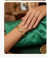 Pulsera de acero italiano con baño de oro, diseño de malla metálica con dijes colgantes del Árbol de la Vida y la palabra 'life', decorada con barras de circonias.