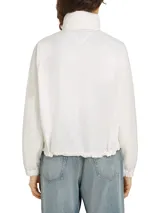 Cortavientos blanco de corte regular, con cuello alto, cierre de cremallera, dos bolsillos con botones, detalles distintivos de Tommy Hilfiger y logo gráfico bordado en el pecho.