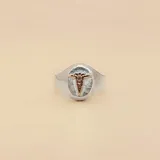 Anillo de plata 925 con aplique en oro 9k, con el símbolo de la medicina.