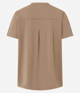 Remera deportiva de manga corta y cuello redondo, confeccionada en poliamida con elastano, de color rosado y diseño liso.