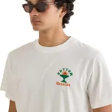 Remera Rhythm blanca de manga corta y cuello redondo, con pequeño estampado gráfico en el pecho con la inscripción "Cantina".