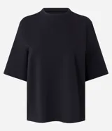 Remera de algodón Marfinno con corte boxy, cuello redondo y mangas cortas amplias, de diseño liso y holgado.