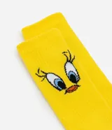 Par de medias de algodón amarillo con caña mediana y estampado del personaje Piolín (Piu Piu) de Looney Tunes.