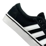 Championes Adidas Adi Ease negros con las tres tiras blancas.