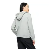 Chaqueta con capucha y cierre frontal, confeccionada en tejido de felpa cepillada color gris melange. Presenta cordones ajustables en la capucha y logo de la marca estampado en el pecho.