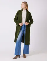 Tapado largo de lana Michael Kors, de corte recto y silueta estructurada. Presenta cuello con solapas amplias, cierre frontal con botones y bolsillos laterales con tapa. Incluye forro interno a tono.