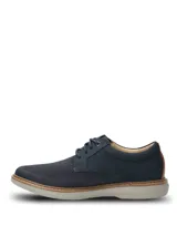 Zapato de estilo casual Hush Puppies, modelo Bangu, con diseño híbrido que combina cuero nobuck en el talón y laterales con tejido técnico transpirable en la parte frontal. Cuenta con cordones, suela de EVA flexible y costuras decorativas en el borde de la suela.