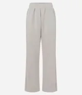Pantalón deportivo de corte recto color beige, confeccionado en modal, con cintura elástica y bolsillos laterales.