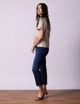 Remera color beige de modal suave, marca Cable & Gauge, con cuello redondo y mangas cortas.