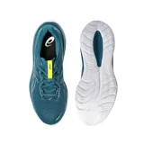 Championes de running Asics Gel Cumulus 26, color negro con detalles en verde lima y azul claro. Presentan tecnología PureGEL en el talón y entresuela FF Blast+ para mayor amortiguación.