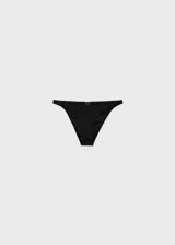 Top de bikini negro con diseño de escote halter y detalle de hebilla metálica decorativa en el centro del busto.