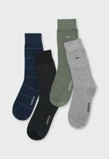 Pack de cuatro pares de medias de caña media marca Arrow, con diseños variados que incluyen rayas horizontales, puntos pequeños y lisos en tonos azul, negro, verde militar y gris.