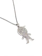 Colgante plateado con forma de nene, completamente cubierto de circonias blancas.