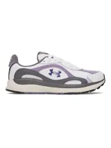 Championes Under Armour UA W Tech Runner, modelo deportivo para mujer en color blanco con detalles en lila y gris oscuro. Capellada confeccionada en malla transpirable con superposiciones de cuero y gamuza, entresuela de EVA y suela de goma.