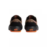 Championes Vans modelo Skate Era con tecnología Wafflecup, combinando paneles de gamuza marrón y lona negra. Presenta suela negra con detalles en naranja en el talón y etiqueta lateral con el logo de la marca.