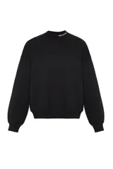 Buzo negro de corte holgado con cuello redondo y puños ajustados.