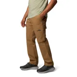 Pantalon cargo de hombre color marron, con bolsillos laterales con cierre de velcro y bolsillos posteriores. Confeccionado en tejido elastico con tecnologia de proteccion solar.
