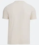 Remera básica de corte slim, manga corta y cuello redondo. Confeccionada en tejido de punto de algodón, presenta un diseño liso sin estampados.