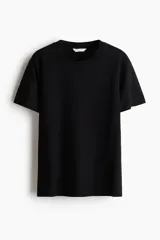 Remera maternal de punto suave de algodón, de corte holgado, con hombros caídos y cuello redondo acanalado. Diseño de doble capa para facilitar la lactancia.